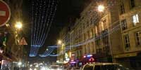 Cortina de luces de 50m de largo cubriendo calles.